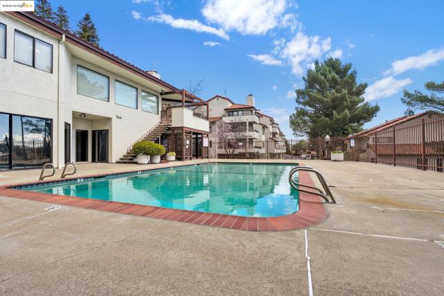 22012 Sevilla Rd, Hayward CA: https://media.crmls.org/mediaz/83225c7c-83cc-43d2-9bbc-eb18f9785286.jpg