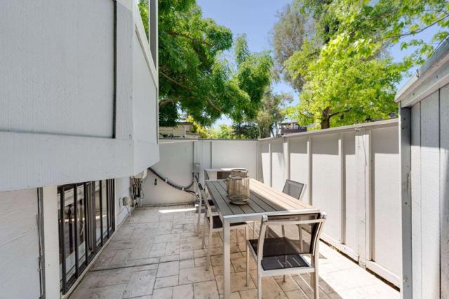 829 Montgomery Street, Mountain View CA: https://media.crmls.org/mediaz/83230a48-9ead-4f05-a91e-ffded82ed308.jpg