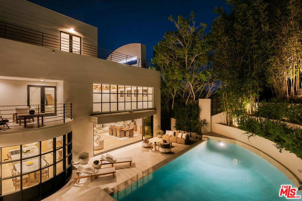 255 S Bentley Avenue — Contemporary
