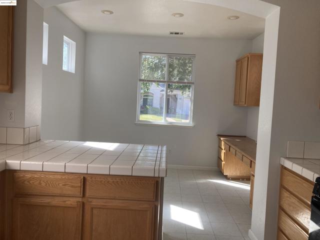 10448 almanor circle, Stockton CA: https://media.crmls.org/mediaz/832347ee-3b5e-4588-83ad-d31963fead3f.jpg