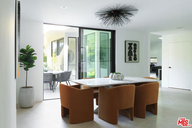 1935 Loma Vista Drive, Beverly Hills CA: https://media.crmls.org/mediaz/83237f1b-4eed-4eb0-945d-660d581e9a07.jpg