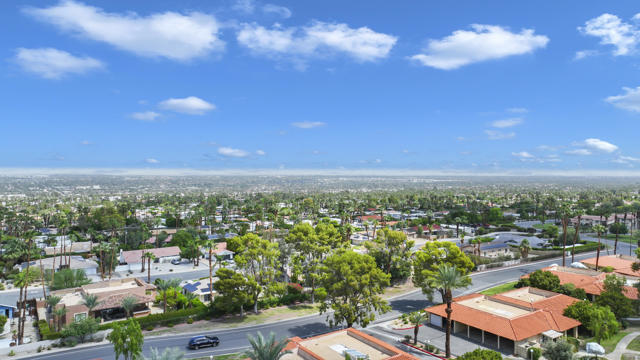 72869 Don Larson Lane Lane, Palm Desert CA: https://media.crmls.org/mediaz/8323d121-4931-40c0-917a-9b027e11e589.jpg