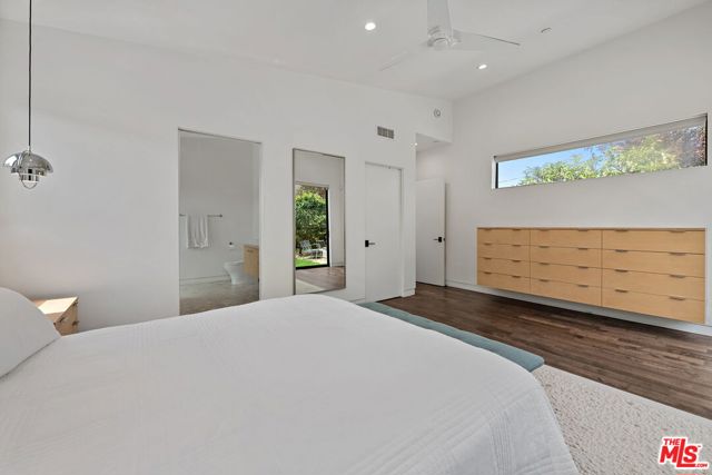 4276 Campbell Drive, Los Angeles CA: https://media.crmls.org/mediaz/83240222-73d2-423a-9834-c027f0ec430c.jpg