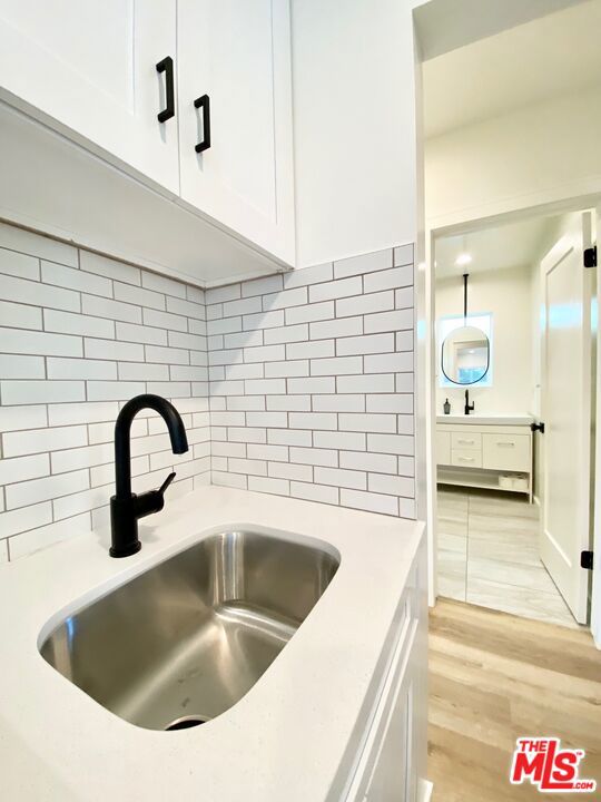 5220 5222 Whitsett Avenue, Valley Village CA: https://media.crmls.org/mediaz/8324114c-d6ac-4213-8d8e-3db3c1550810.jpg