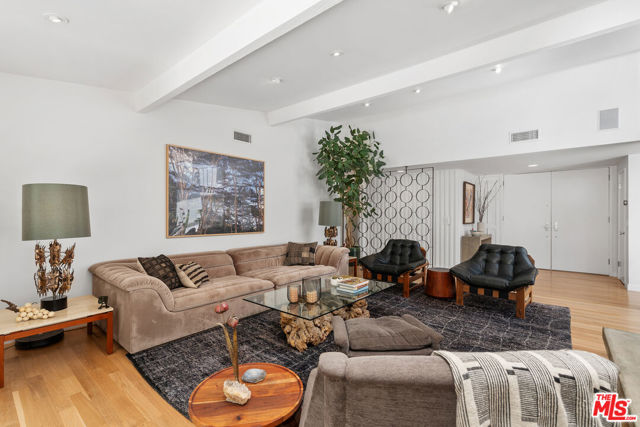 11575 Dona Dorotea Drive, Studio City CA: https://media.crmls.org/mediaz/83247c05-fa36-44ec-a130-e1fdd63bed4c.jpg