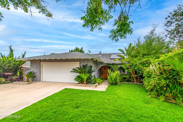 2719 Licia Place, Simi Valley CA: https://media.crmls.org/mediaz/8324ddd2-ea1e-4a5c-b6ee-526f6a69cfae.jpg