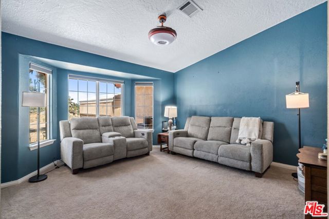 9999 Del Sol Avenue, Phelan CA: https://media.crmls.org/mediaz/8324f568-379b-43cf-9534-0b7652aaa97e.jpg