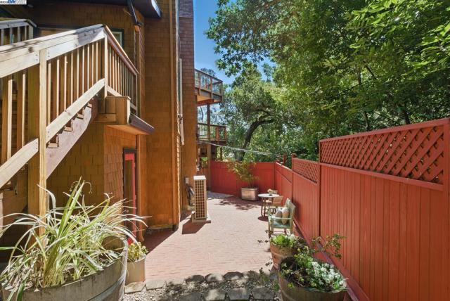 7380 Claremont Ave, Berkeley CA: https://media.crmls.org/mediaz/8325ac9c-63e6-4784-b9b3-4f149dd0263e.jpg