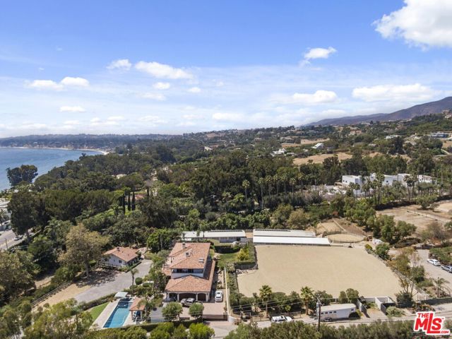 27355 Pacific Coast Highway, Malibu CA: https://media.crmls.org/mediaz/8325cea7-8d9c-4b7a-8dce-fca5dfd95774.jpg