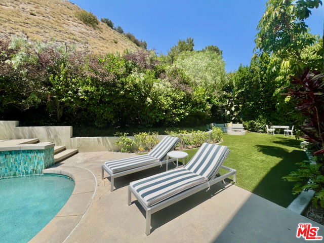 6435 Innsdale Drive, Los Angeles CA: https://media.crmls.org/mediaz/8325ec15-4843-4760-9cc8-3ddb4e2d17c1.jpg