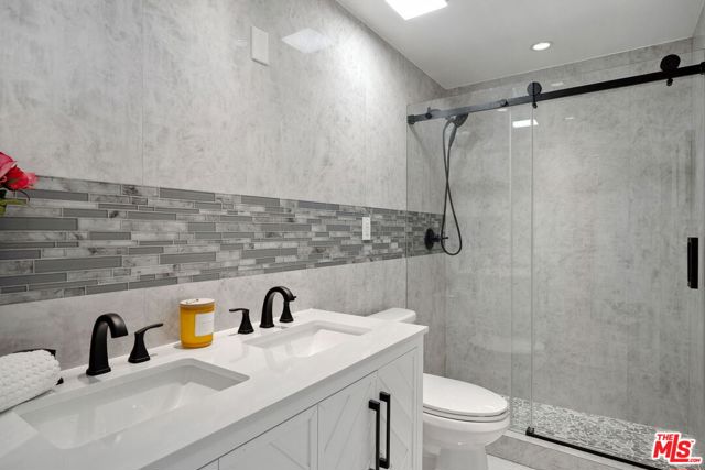234 S Tower Drive, Beverly Hills CA: https://media.crmls.org/mediaz/83268c54-6cad-4b12-9bdf-d7ee8d6036e2.jpg