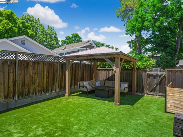 910 Willowshire Way, San Jose CA: https://media.crmls.org/mediaz/8326bad1-ac37-4466-a0c5-fd77466b3fab.jpg