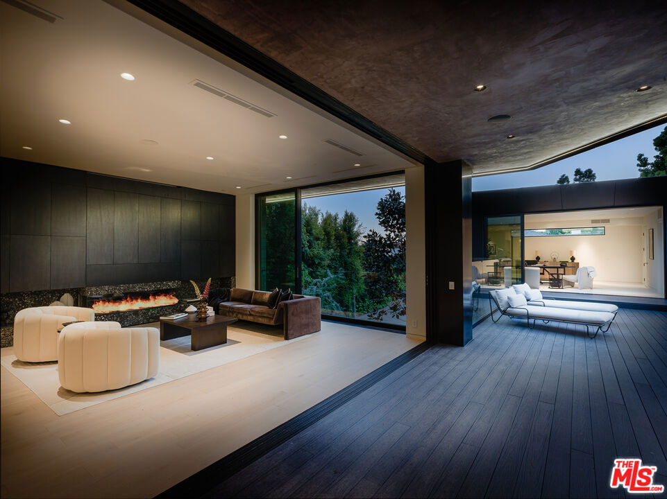 1626 Sunset Plaza Drive