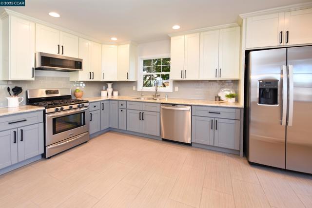 1818 Granada Dr, Concord CA: https://media.crmls.org/mediaz/8327288a-d75a-4978-a48b-aba8348ce138.jpg