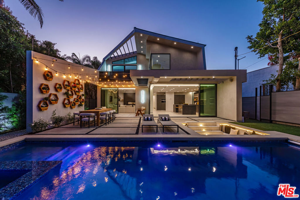 930 N La Jolla Avenue