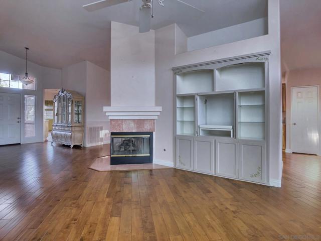 2338 LARKSPUR DR, Alpine CA: https://media.crmls.org/mediaz/83275e38-f7fc-44a3-b377-aebdb0e4c397.jpg