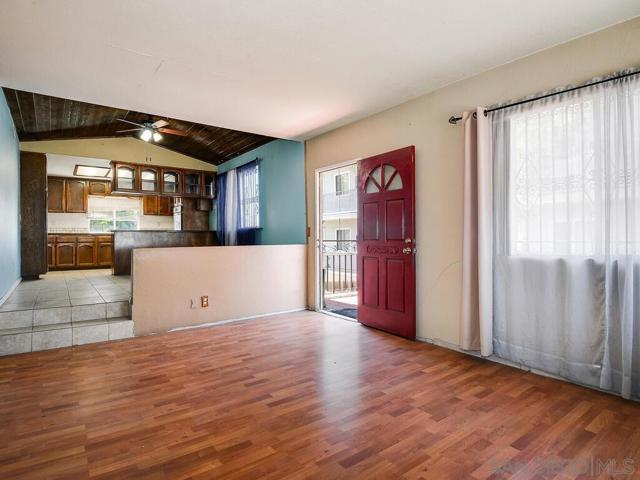 1212 Fifth Ave, Chula Vista CA: https://media.crmls.org/mediaz/83276377-02cc-4786-a6bd-e5809a6462a5.jpg