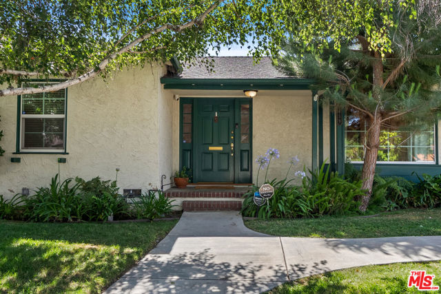 4659 Morse Avenue, Sherman Oaks CA: https://media.crmls.org/mediaz/832825ac-6ffa-4ac2-bada-6ff083fb8d74.jpg