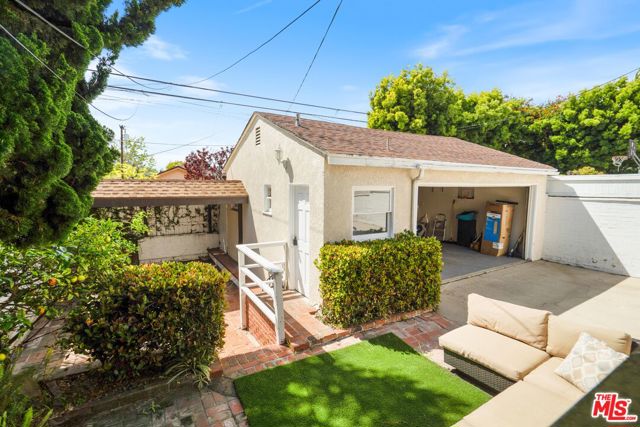 2205 ELM Avenue, Manhattan Beach, California 90266, 2 Bedrooms Bedrooms, ,2 BathroomsBathrooms,Residential,Sold,ELM,22148905