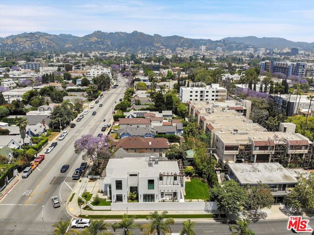 900 Vista Street, Los Angeles, California 90046, 5 Bedrooms Bedrooms, ,5 BathroomsBathrooms,Single Family Residence,For Sale,Vista,24401343