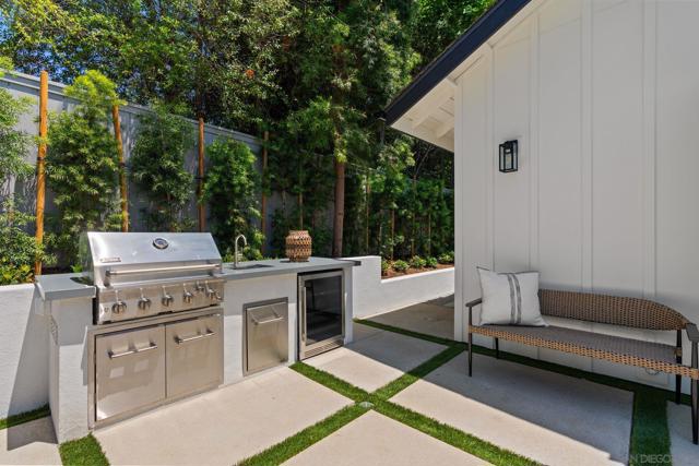 1384 Cynthia Ln, Carlsbad CA: https://media.crmls.org/mediaz/8329fa95-0b44-4cdf-a9e2-a05f5d688e2e.jpg
