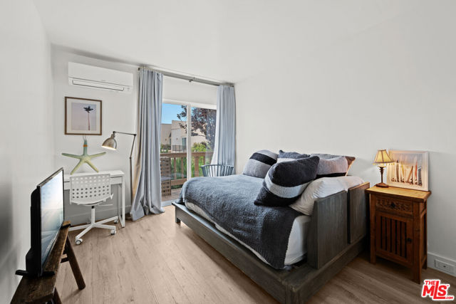 23908 De Ville Way, Malibu CA: https://media.crmls.org/mediaz/832a9dc8-bda0-4d7a-8732-23f2d7cc0346.jpg