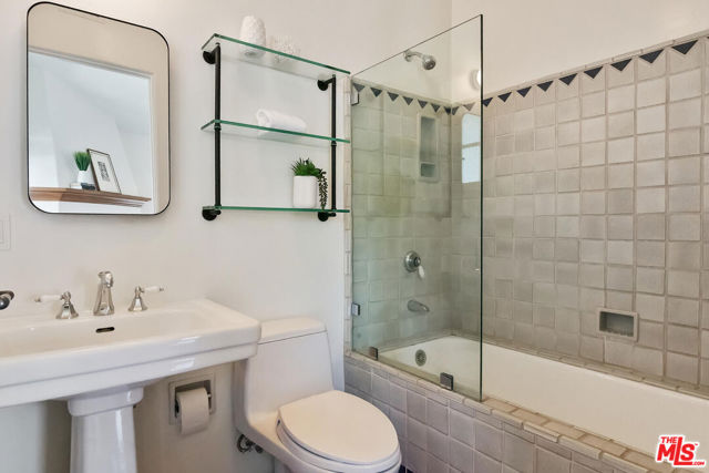 1414 N Harper Avenue, West Hollywood CA: https://media.crmls.org/mediaz/832aaf9e-85e2-4b04-98d5-af7a5e9383eb.jpg