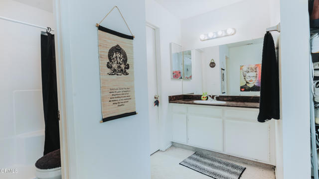 1020 Dunes Street, Oxnard CA: https://media.crmls.org/mediaz/832b3160-da6c-42ae-8b11-9e0e1a2e57c9.jpg