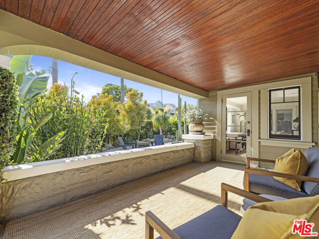 1528 N Curson Avenue, Los Angeles CA: https://media.crmls.org/mediaz/832b924e-9637-401a-af82-16d572c58540.jpg