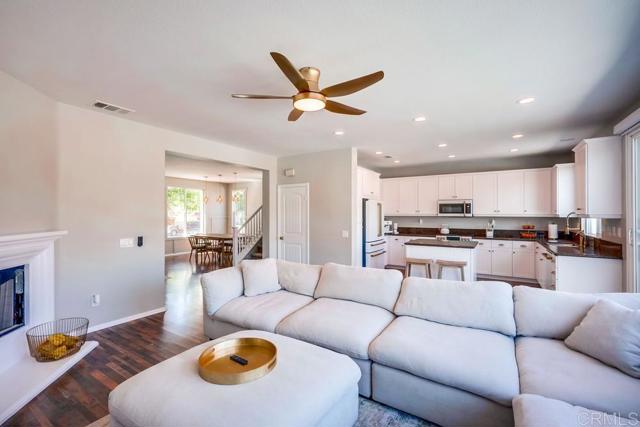 30826 Prairie Smoke Circle, Murrieta CA: https://media.crmls.org/mediaz/832bd1ad-16cb-4170-80d1-57cd3de75427.jpg