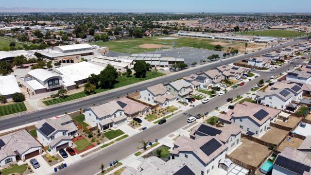 2040 Edwards Street, Los Banos CA: https://media.crmls.org/mediaz/832c0b87-1742-4693-9bf3-b9d730ff40fc.jpg