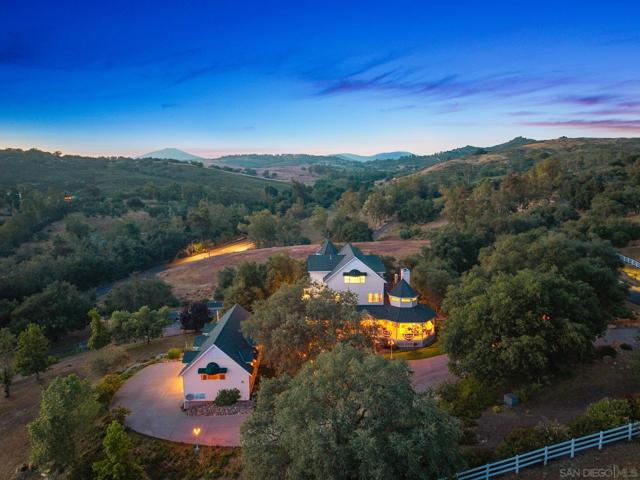 24665 Rancho Santa Teresa Dr, Ramona CA: https://media.crmls.org/mediaz/832c52c2-7daf-44eb-9b7f-7d14f8fc89f1.jpg