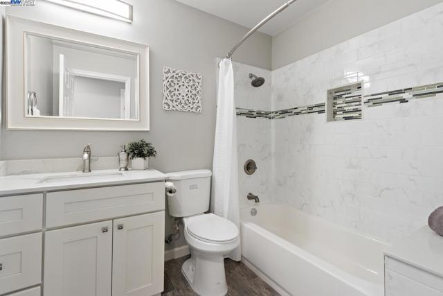 633 N P St, Livermore CA: https://media.crmls.org/mediaz/832d68e8-480b-4798-b10b-6b073d2e1ced.jpg