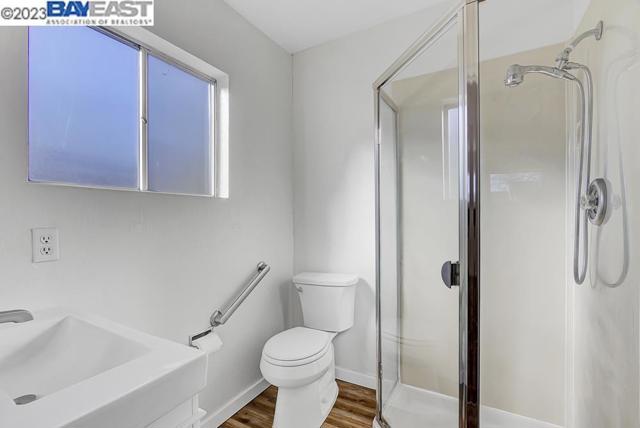 2285 Star Avenue, Castro Valley CA: https://media.crmls.org/mediaz/832d7d14-a48b-4340-9b66-6c4140eae921.jpg