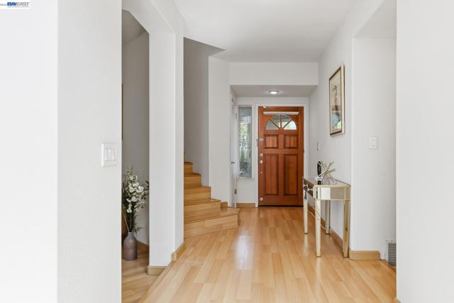 906 Vista Pointe Dr, San Ramon CA: https://media.crmls.org/mediaz/832e227e-0b62-44a3-a3a2-4f221e87ed94.jpg