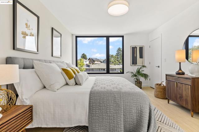 4031 Park Blvd, Oakland CA: https://media.crmls.org/mediaz/832ea212-94ec-48e4-8cdc-d37087c34afd.jpg