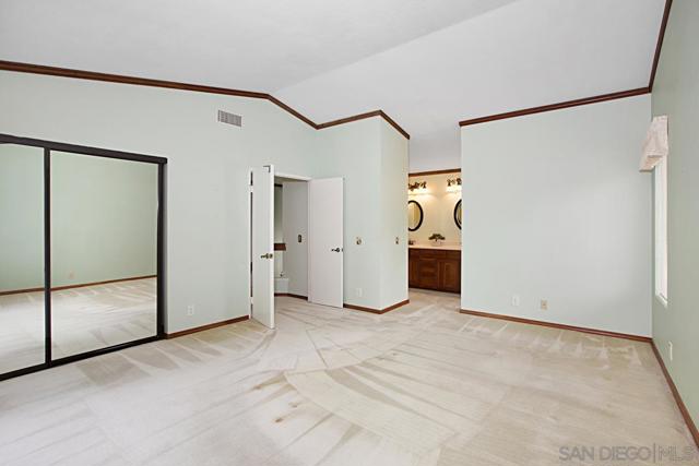 10751 Oakbend Dr, San Diego CA: https://media.crmls.org/mediaz/832eb6c1-6627-4ca5-a8b3-c6b639f58203.jpg