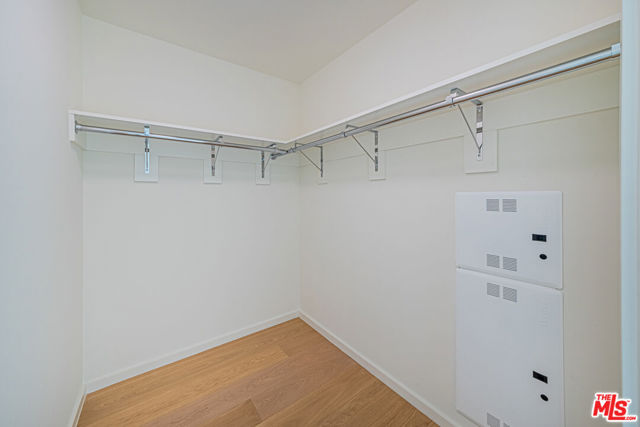 889 Francisco Street, Los Angeles CA: https://media.crmls.org/mediaz/832ee961-10d5-4af5-972e-28cefcb59ab0.jpg