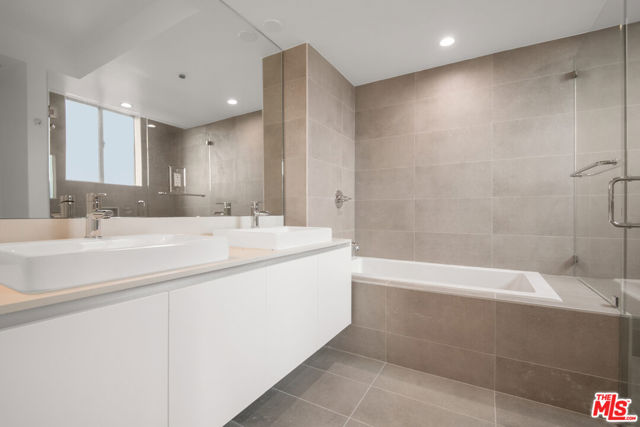 4418 S Slauson Avenue, Culver City CA: https://media.crmls.org/mediaz/83301105-ff08-45bc-8607-d8fab7325ea1.jpg