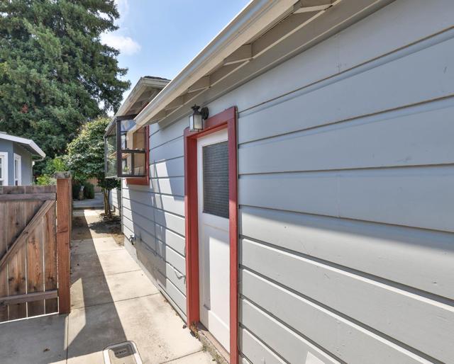 1621 Brittan Avenue, San Carlos CA: https://media.crmls.org/mediaz/83301133-ec4d-41b2-b293-53e86924d916.jpg