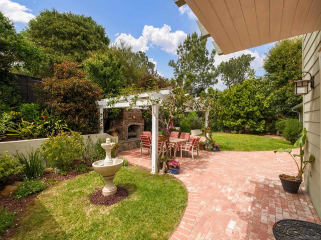 548 Tarento Dr, San Diego CA: https://media.crmls.org/mediaz/83302a13-9823-4d79-b5f7-32a49a329b66.jpg