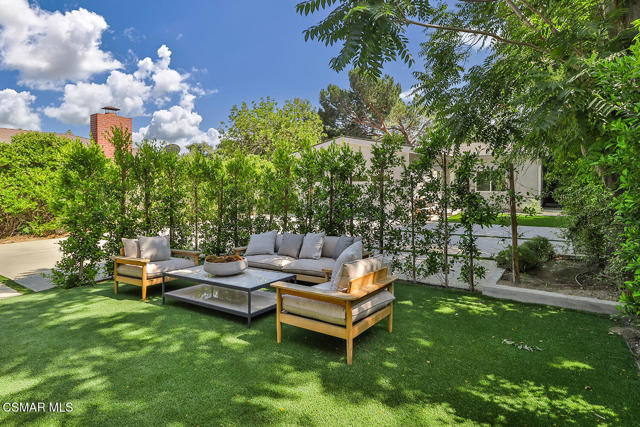 514 W Washington Boulevard, Pasadena CA: https://media.crmls.org/mediaz/833038ee-54f4-41d0-b209-f28050c52db2.jpg