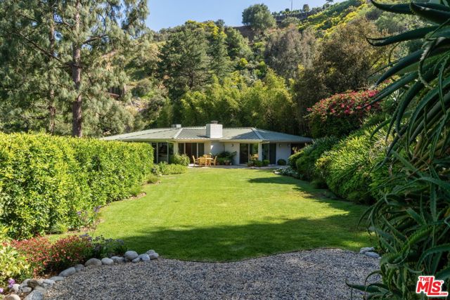 1726 Stone Canyon Road, Los Angeles CA: https://media.crmls.org/mediaz/8330d278-ef21-4ea7-b742-d22e0e62244f.jpg