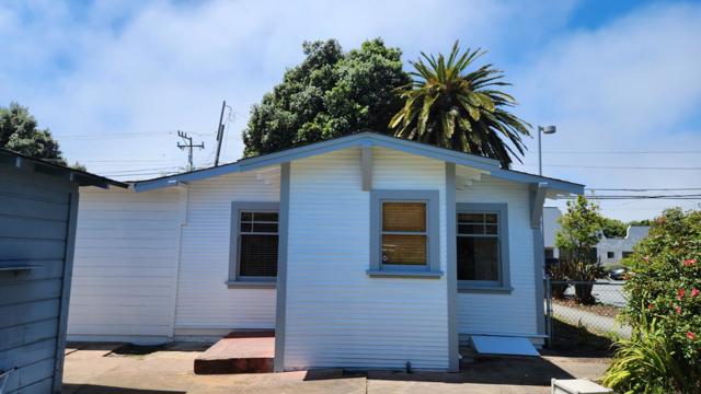 895 Main Street, Half Moon Bay CA: https://media.crmls.org/mediaz/8330f08f-90a5-494a-8d91-ca573d786c1a.jpg