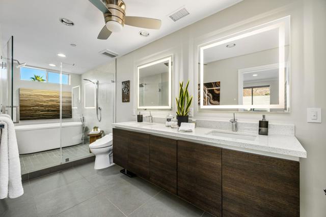 1047 Hunter Drive, Palm Springs CA: https://media.crmls.org/mediaz/833119d7-dceb-493b-a56d-cd46975a37f5.jpg