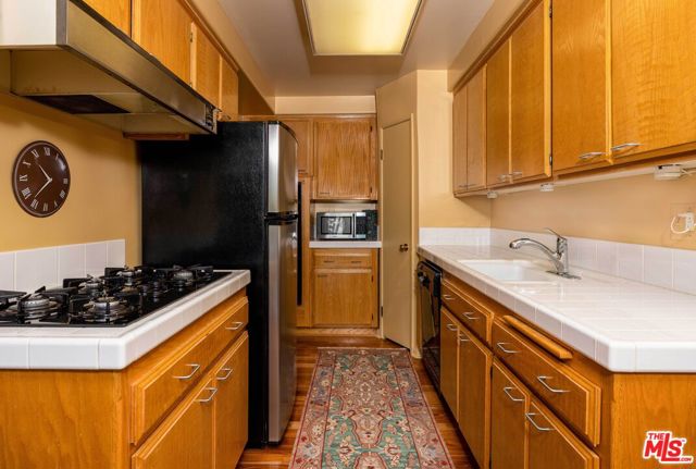 516 San Vicente Boulevard, 109 photo 7