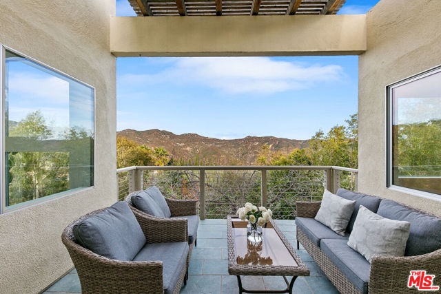 1876 Lookout Road, Malibu CA: https://media.crmls.org/mediaz/83322933-57db-4712-af8a-ac7e0a4f942b.jpg