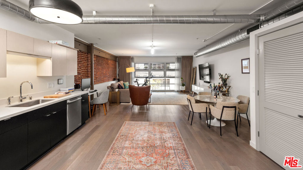 527 Molino Street 201