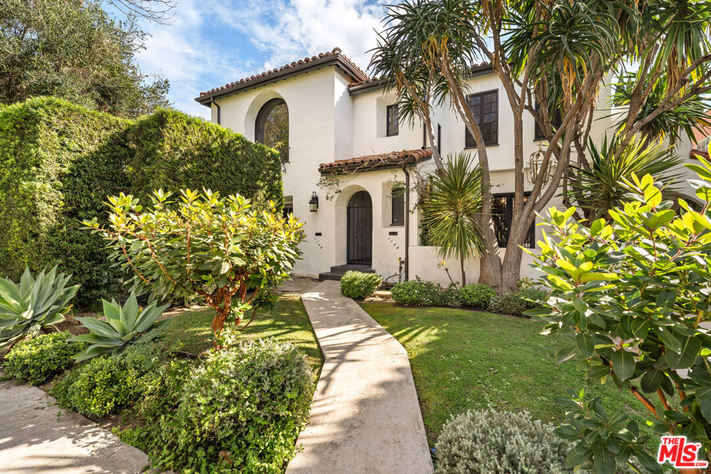 1146 S Hayworth Avenue