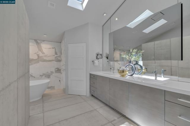 127 Caminar Way, Walnut Creek CA: https://media.crmls.org/mediaz/8332be5d-39a0-4420-af77-94944019a8df.jpg